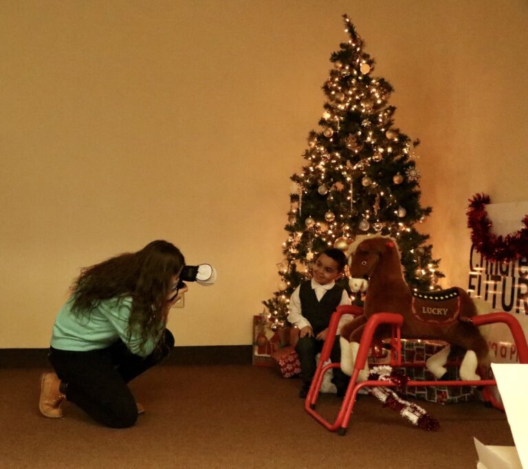 Free Christmas Photos Hosted by Children’s Future This Weekend